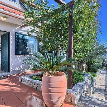 Tempera Villa