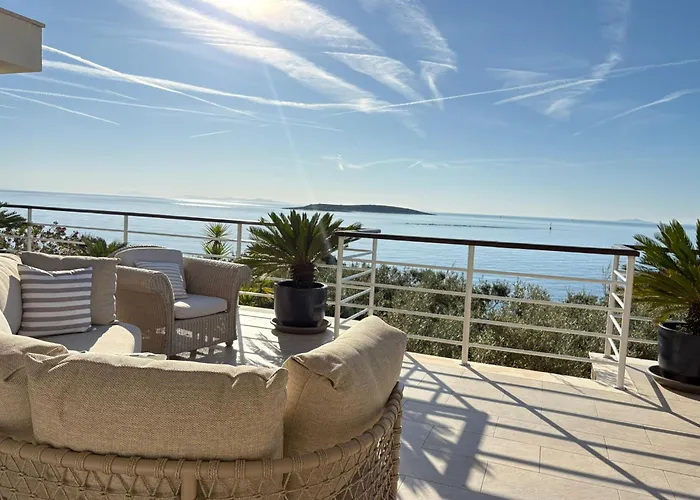 Tempera Villa Vis